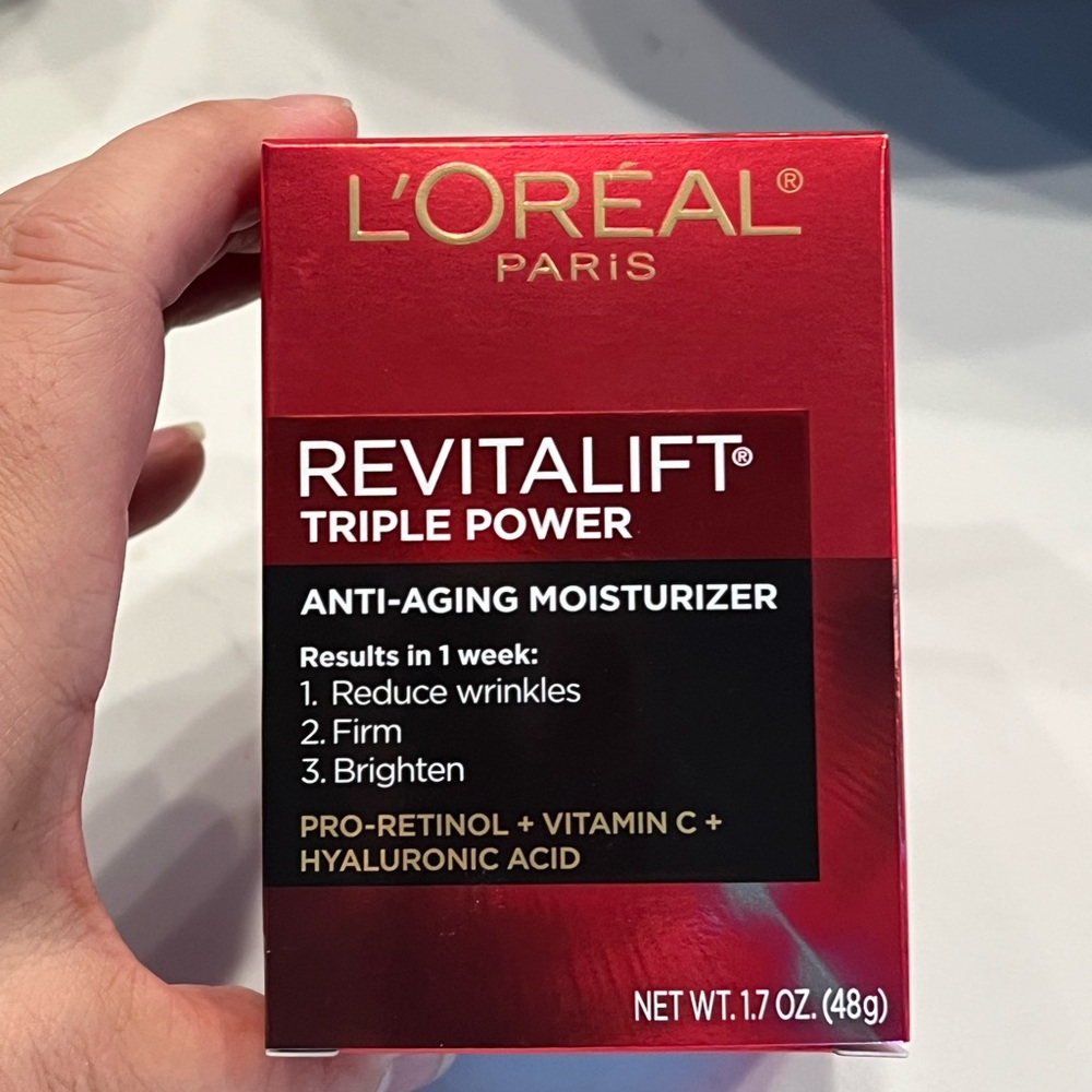 L'Oreal Revitalift Triple Power Moisturizer - Bold Red